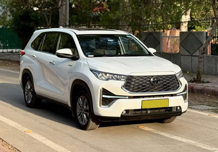 Toyota Innova Hycross