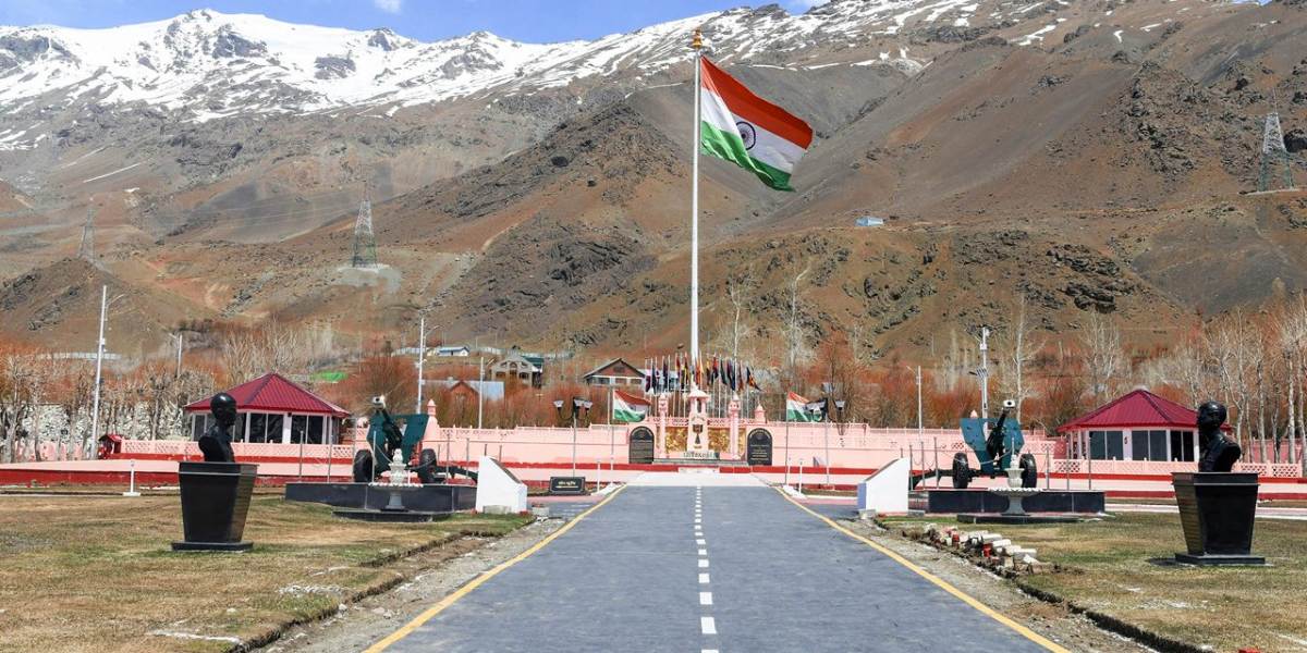 Amritsar Dharamshala Manali Leh Kargil Kashmir 19 Days Package