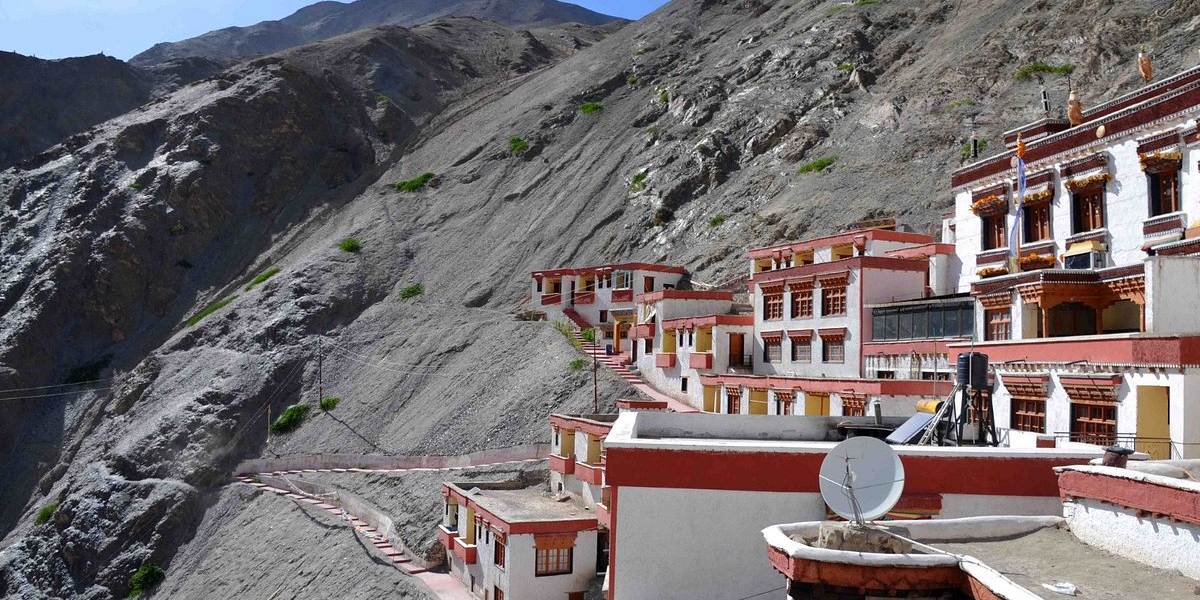 Amritsar Dharamshala Manali Leh Kargil Kashmir 19 Days Package