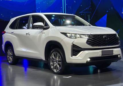 Toyota Innova Hycross